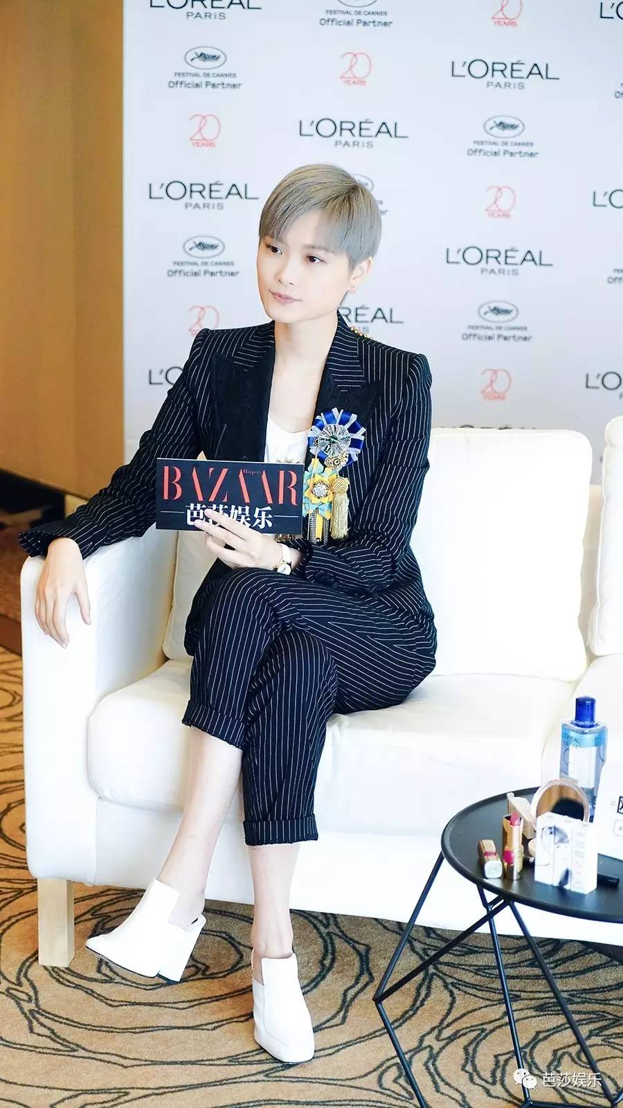 影后JulianMoore没有大牌架子，帅气的李宇春居然有点儿萌！「八九不离时髦」