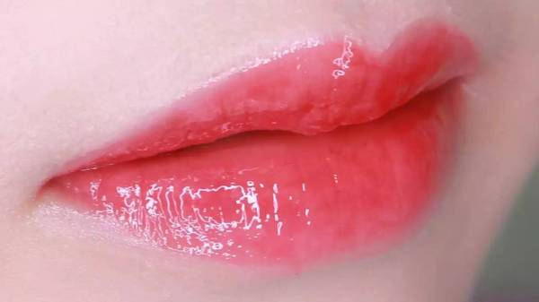 几百块可能买不到好的口红,十支口红够用吗