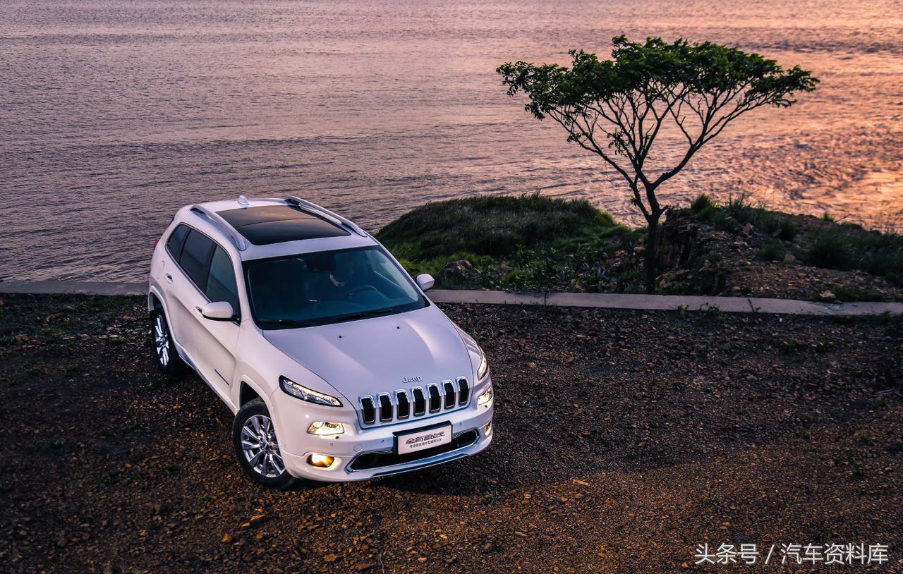 试驾jeep自由光高性能版,jeep自由光2021款2.0自吸试驾