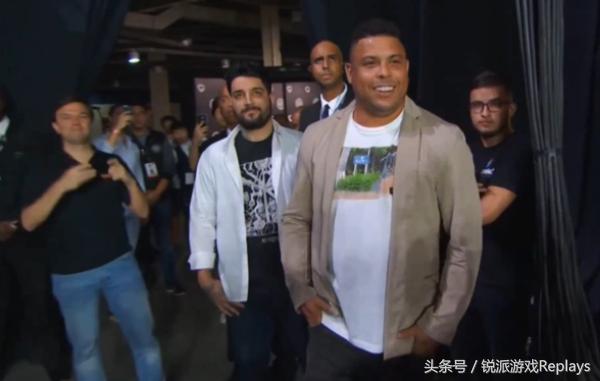 外星人夺冠篮球,skt领奖视频