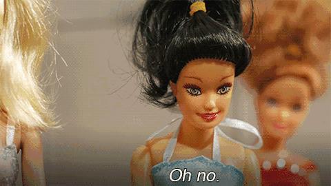 4000块的塑料拖鞋，1万7的民工编织袋包包，觉得丑还买不起