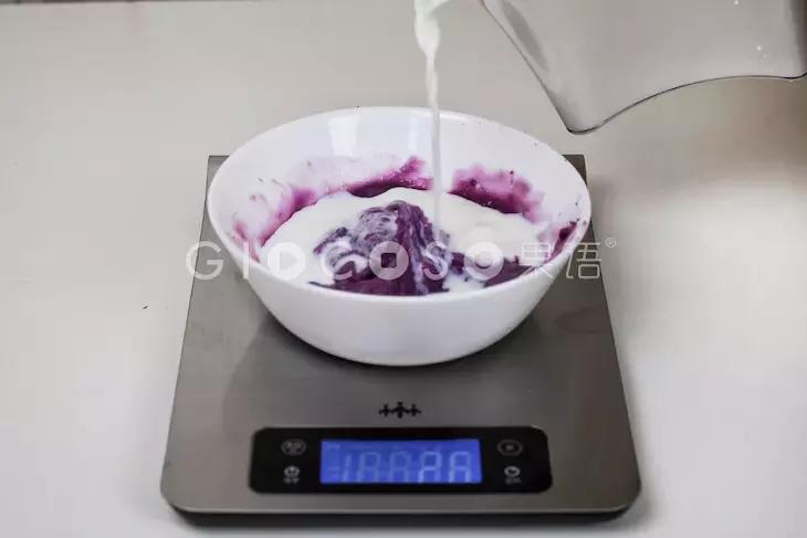 在厨房里，开启一段心的旅程果语紫薯奶香羹