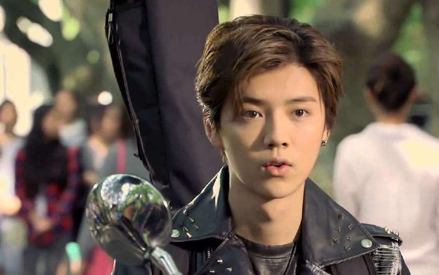 鹿晗小生时期,鹿晗小时候的照片和长大的照片