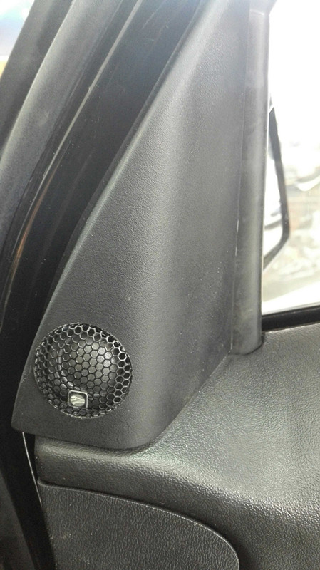 jeep指挥官音响位置,jeep指挥官2018款低音炮