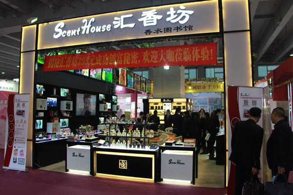 化妆品店加盟广州白云,化妆品连锁加盟操作方式