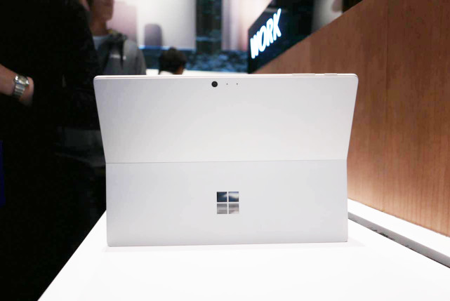 微软surfacepro4抖屏,微软surfacepro8拆机