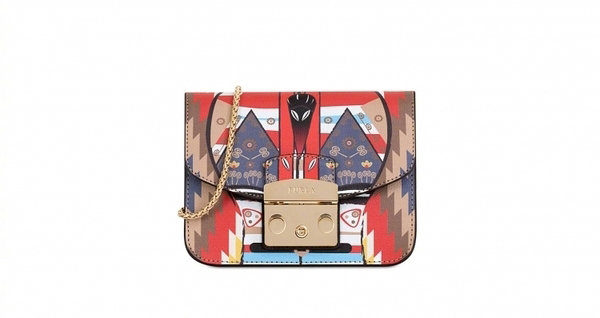 Furla的这款包火了！难道是下一个Gucci？