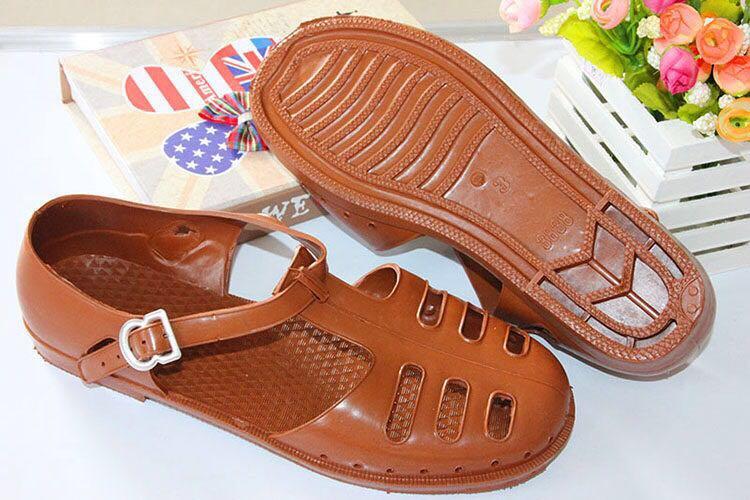 香奈儿凉鞋一字带红色,香奈儿凉鞋logo掉色