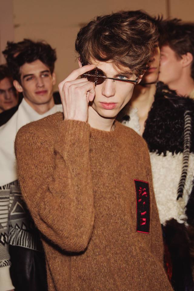 如何判断自己适不适合戴墨镜,别再说自己不会选眼镜框了