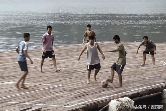 水上足球场视频,新加坡水上足球场