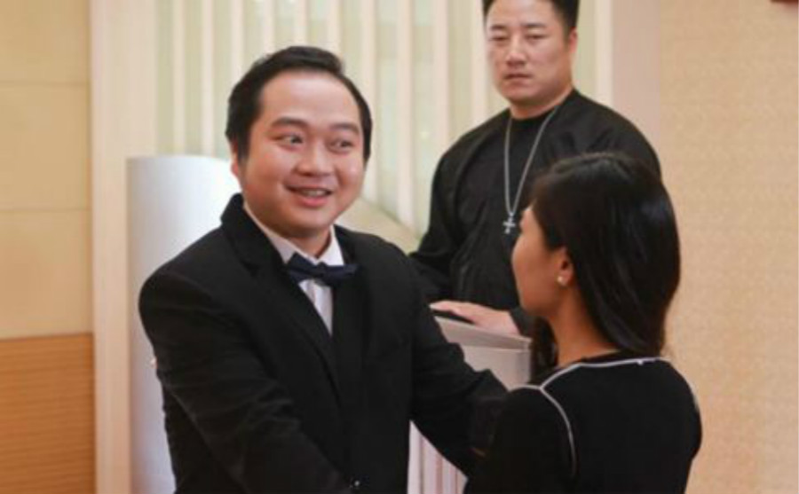 酱爆何文辉年轻的照片,酱爆何文辉现在的样子