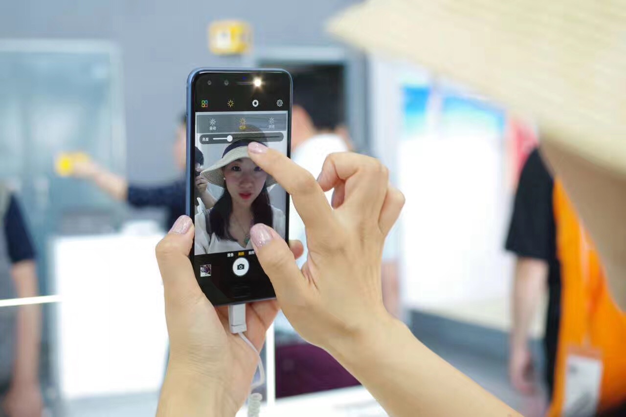 四摄摄影手机,金立四摄拍照