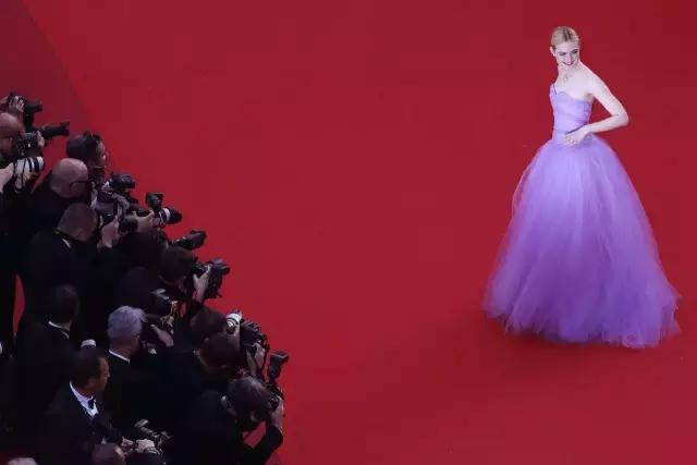 19岁爆红好莱坞女星,好莱坞巨星戛纳电影节红毯