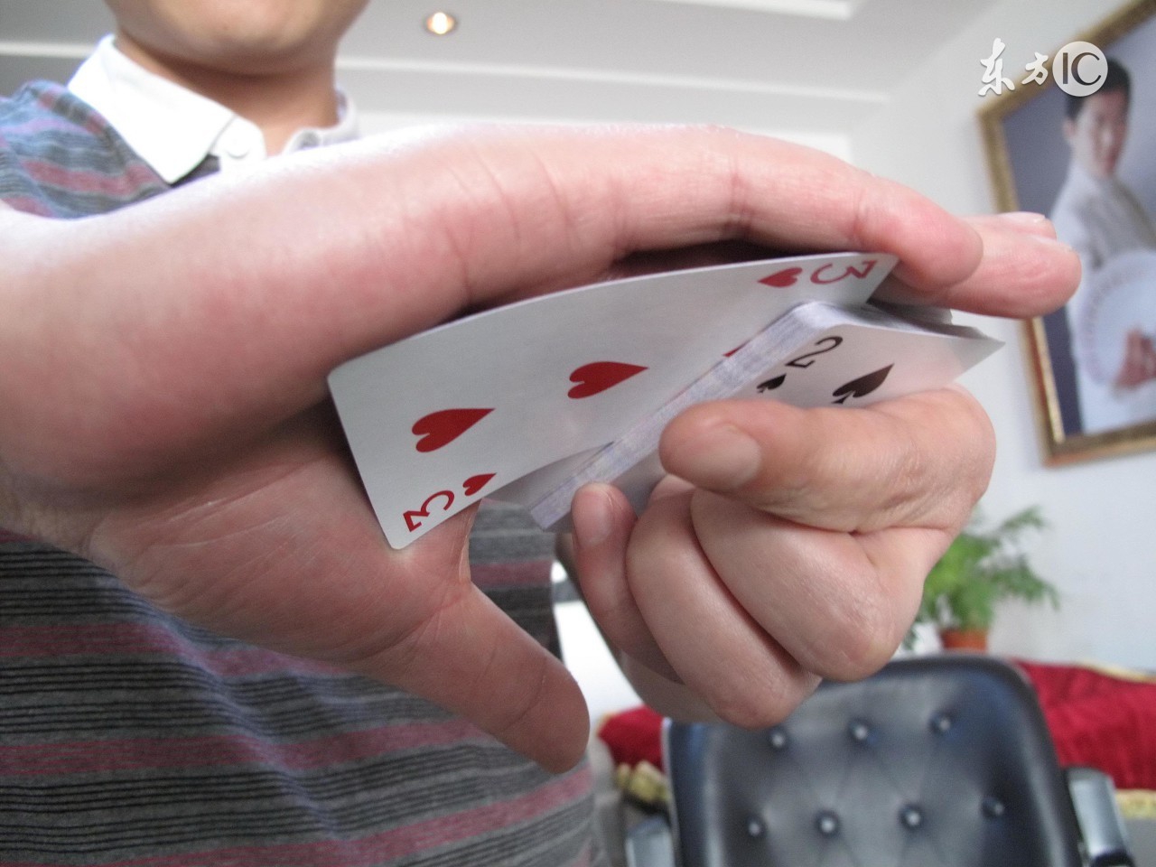 以为自己是赌神，最后却输了5万—揭穿千门赌局中心理暗示的把戏