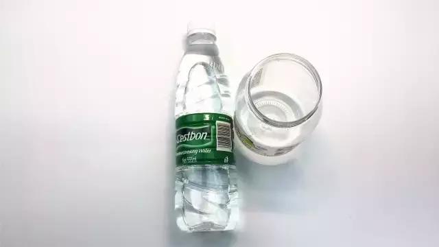 科学小实验吸管隔空取水,水瓶上插吸管小实验什么原理