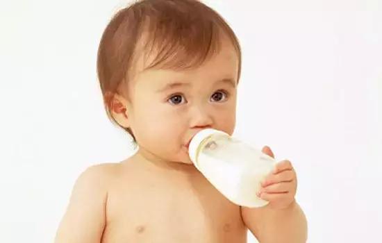 纯奶粉喂养宝宝应该多久喂一次呢,奶粉喂养的宝宝怎么判断喝饱了没