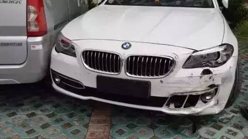 小区里乱停车挡道然后被锁了,小区里乱停车导致道路窄怎么举报