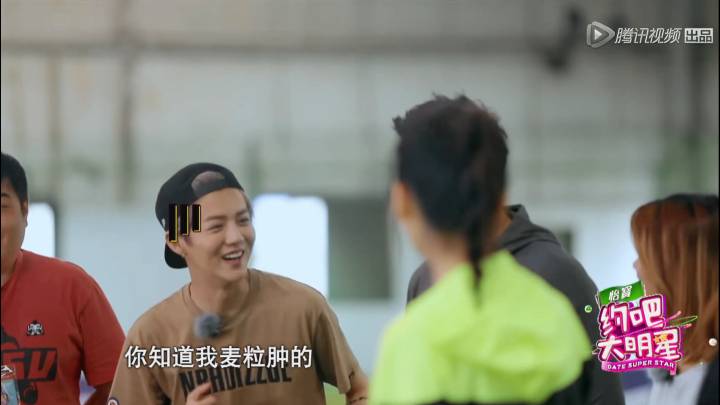 应采儿鹿晗名场面,鹿晗私下开车