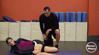 足球训练后拉伸放松,足球动态拉伸八个动作名称