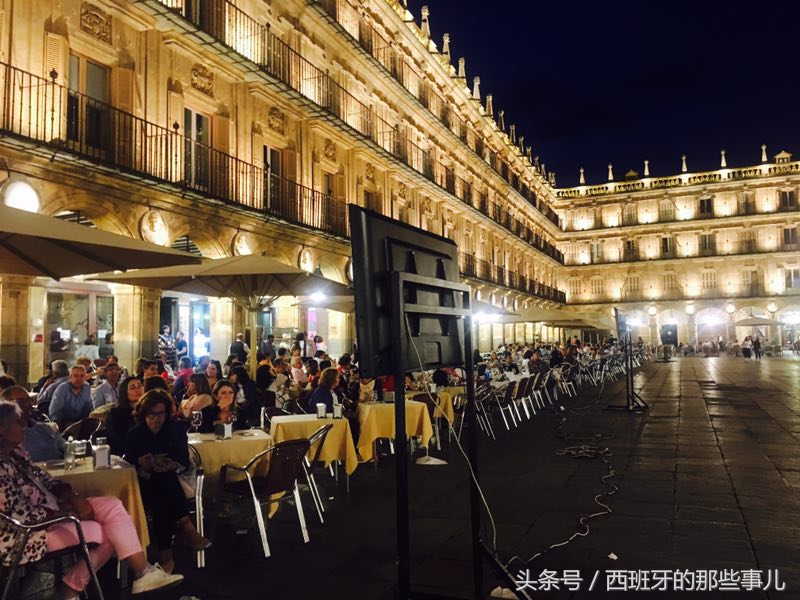 西班牙夺冠民众庆祝,西班牙居民狂欢