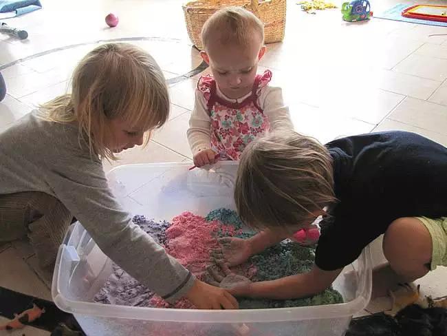 在商场花1000块钱办张卡玩太空沙，我在家花2块钱就搞定了！