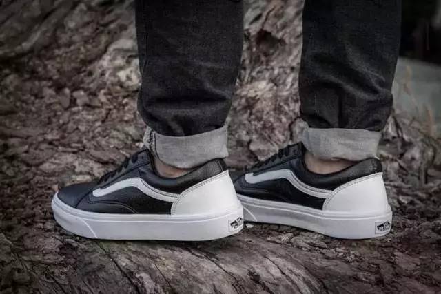 帆布鞋怎么洗不会变黄,彩色帆布鞋怎么洗干净