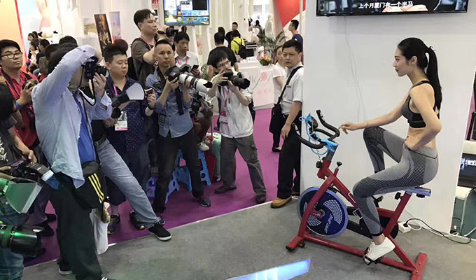 腾飞科技伸拉特技术，惊艳亮相深圳国际品牌内衣展