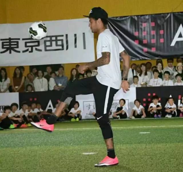 他们穿什么衣服翻译,他们穿着什么用英语怎么翻译