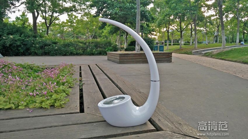 台灯与音箱的艺术合体—Nillkin幻影MC4无线台灯音箱