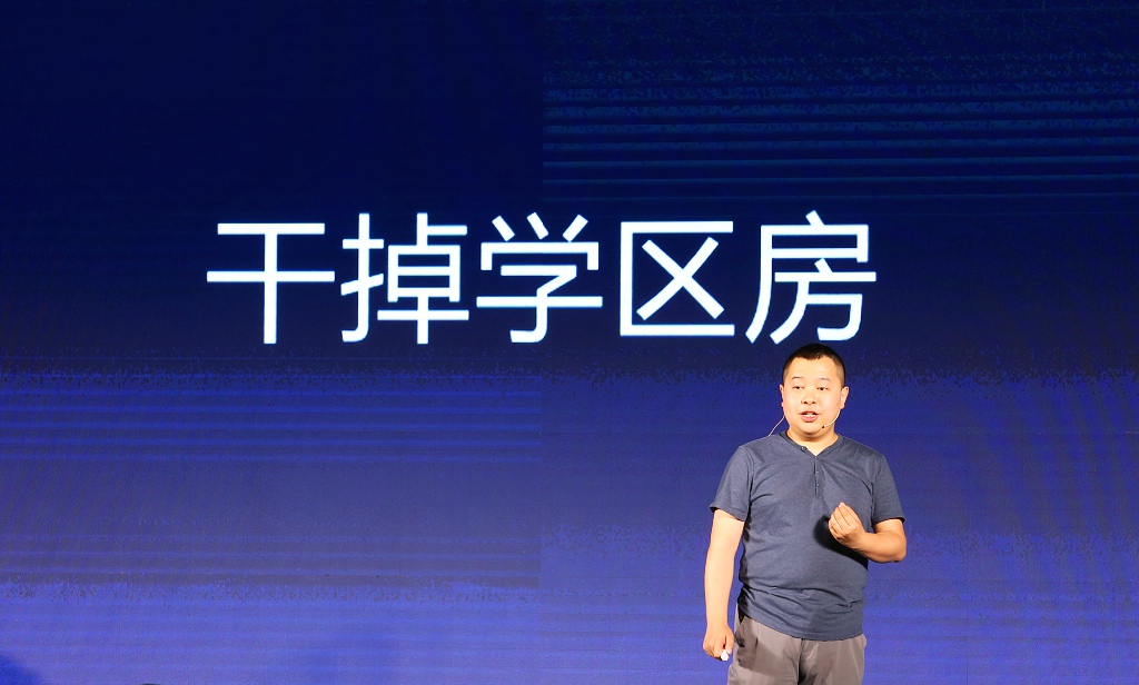 学霸君智能教育机器人“参加高考”，能否解开“学区房”的难题