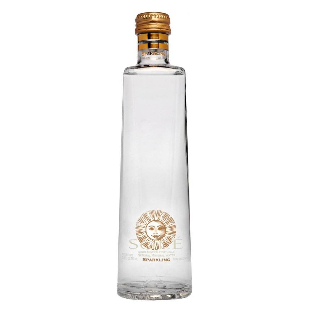 欢乐颂安迪喝的矿泉水,安迪喝的玻璃瓶矿泉水