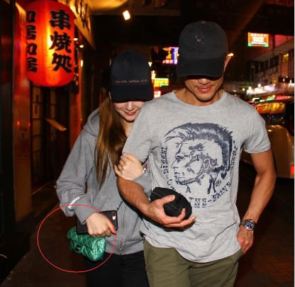 方媛老是被嘲用高仿产品嫁给郭富城后终于用上最新款奢侈包