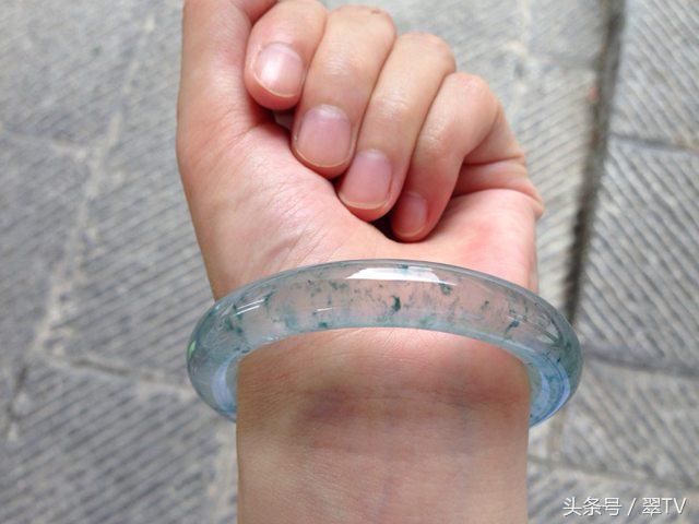 上百万的翡翠手镯摔了咋办,翡翠手镯怎么样才会摔碎