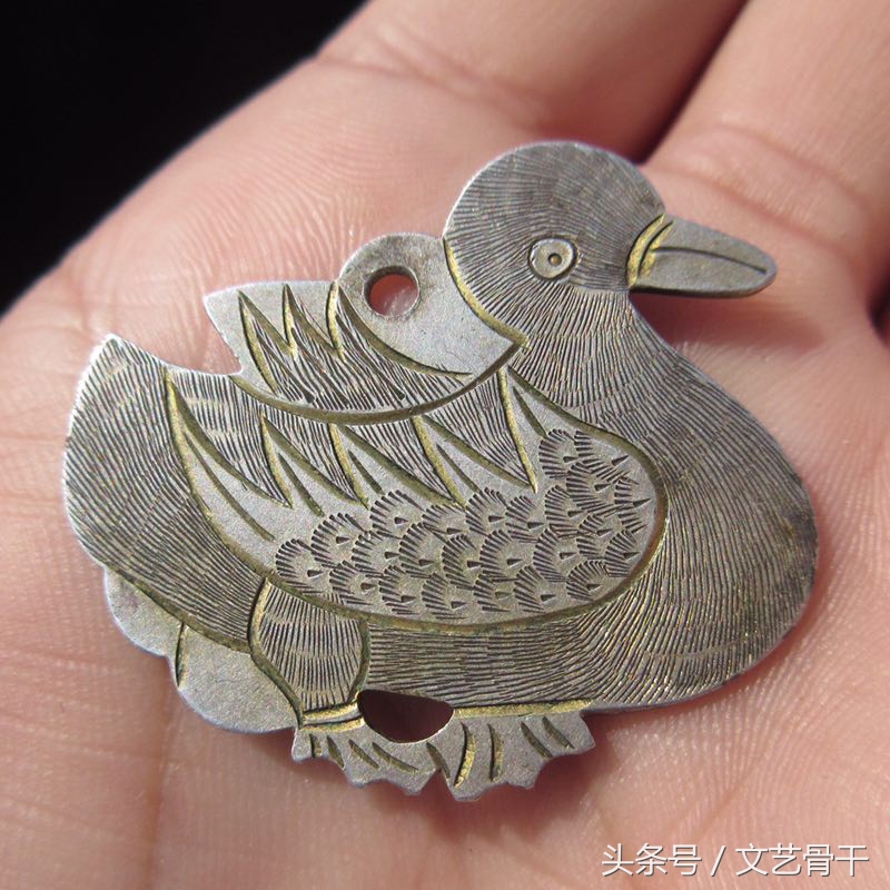 文明礼仪守时守节——中国银饰鸭子