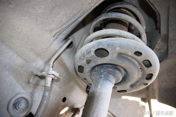 汽车跑偏做动平衡还是四轮定位,汽车会跑偏是什么原因