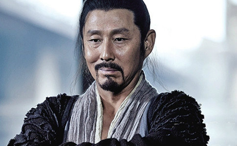 皇帝中箭，太医说能治，皇帝不信，把太医打发走了，后来果然死了