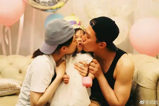 周董婚后更是把昆凌宠成了公主,昆凌被周杰伦宠上天网友大呼好甜