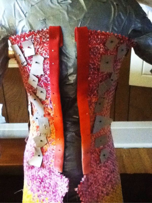 究竟是什么样的衣服需要她花费4年时间才做完？