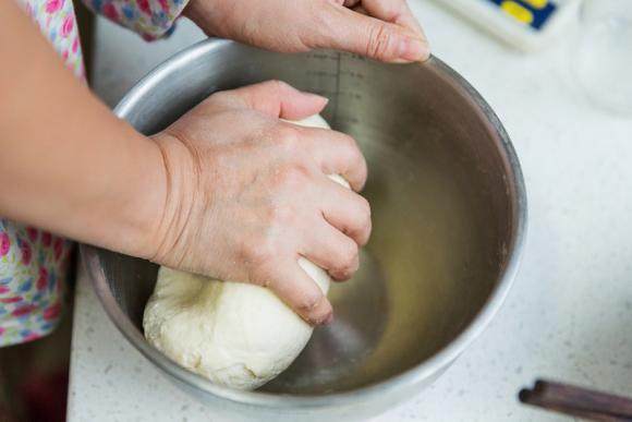 包饺子的好看又简单的方法教程,怎样包饺子又快又好看的详细教程