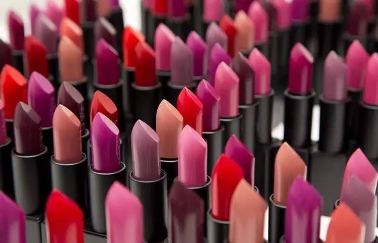 非常便宜好用的化妆品牌子,有个化妆品牌子叫红什么