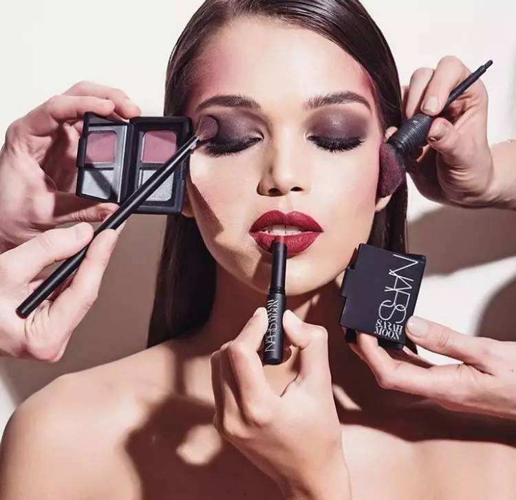 非常便宜好用的化妆品牌子,有个化妆品牌子叫红什么