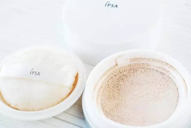 哪款蜜粉最服帖和自然,不卡粉的定妆蜜粉有哪些