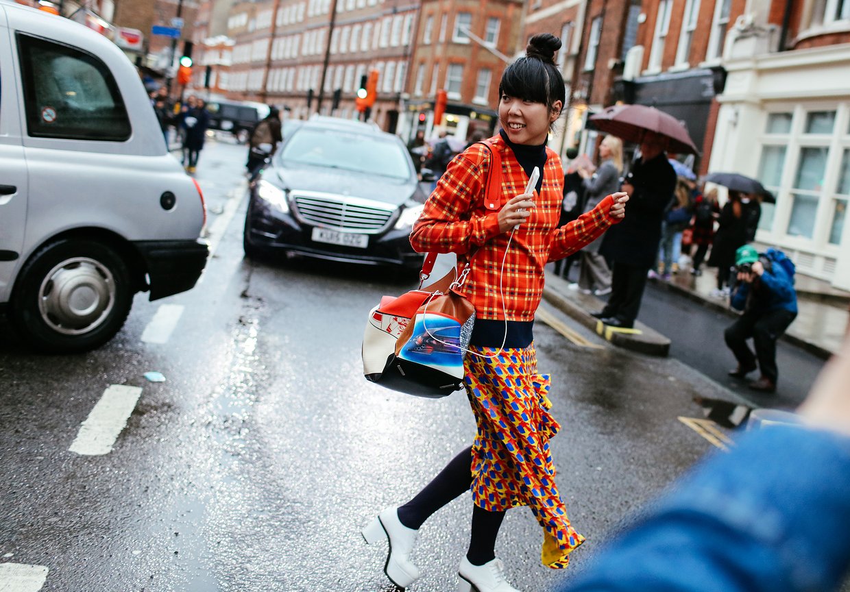 伦敦时装周街拍潮人告诉你这个春夏就背这些包包！