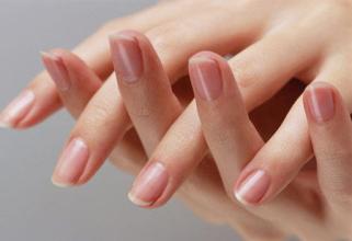 一般来说健康的指甲是什么样子,健康指甲的正常颜色