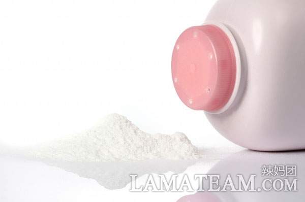 她使用某爽身粉几十年患卵巢癌去世，其实有种爽身粉更有效还安全
