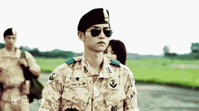 把《权利的游戏》拉下神坛的，还有这部韩版的枪炮与玫瑰...