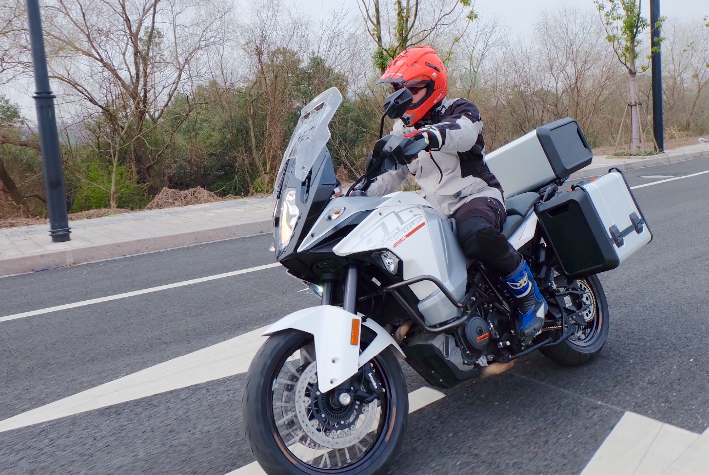 新车ktm1290advr落地价格,2020款ktm1290advs试驾