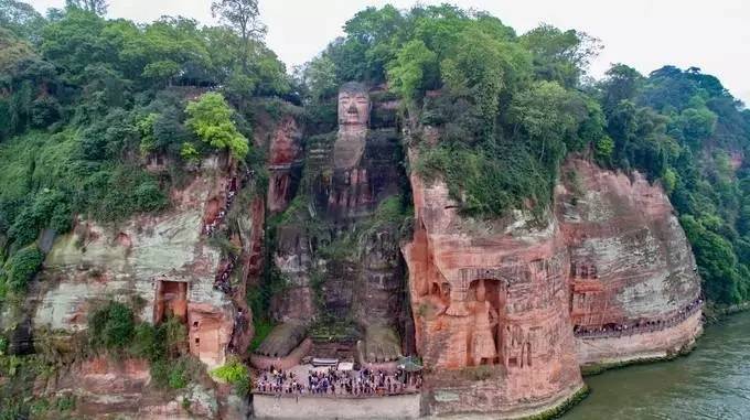 看样子,奥地利人不太欢迎他们的名小镇请来一尊“中国佛”