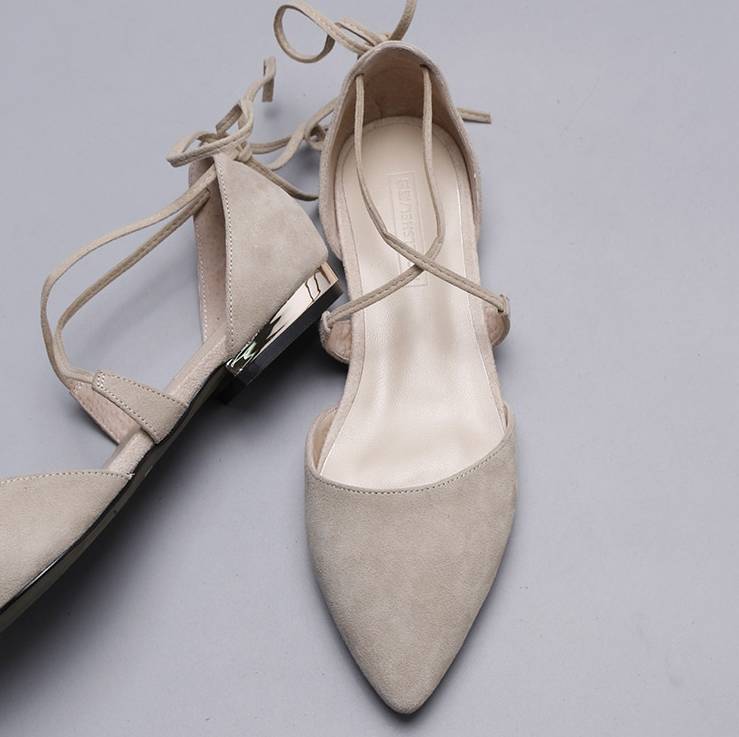 鞋柜必备这4双小白鞋百搭又时髦,鞋柜必备百搭又白菜的鞋