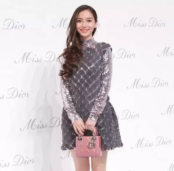 曲筱绡所有包包,曲筱绡穿搭包包